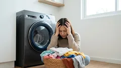 Não limpam — só estragam a tua máquina de lavar roupa: esquece estes modos como se fossem um pesadelo